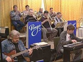 Оркестр "Ретро", фото Виктора Шамаева, Каспаров.Ru (с) Оркестр "Ретро", фото Виктора Шамаева, Каспаров.Ru (с)