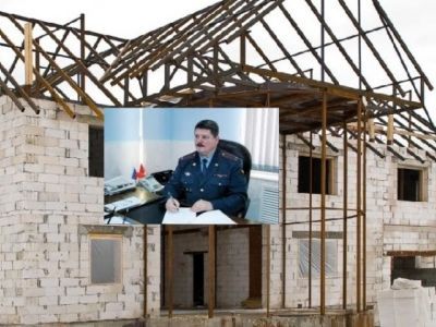 Игорь Никифоров и его дом. Фото с сайта superomsk.ru Игорь Никифоров и его дом. Фото с сайта superomsk.ru