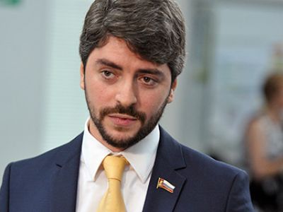 Секретарь бюро столичного отделения "Справедливой России" Илья Свиридов. Фото: lenta.ru Секретарь бюро столичного отделения "Справедливой России" Илья Свиридов. Фото: lenta.ru