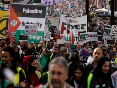 Прохамасовская демонстрация в Лондоне. Фото: David Cliff / AP Прохамасовская демонстрация в Лондоне. Фото: David Cliff / AP