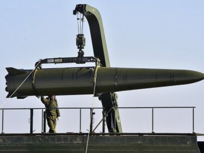 Развертывание и загрузка ракет оперативно-тактических ракетных комплексов "Искандер-М". Фото: Юрий Смитюк / ТАСС Развертывание и загрузка ракет оперативно-тактических ракетных комплексов "Искандер-М". Фото: Юрий Смитюк / ТАСС