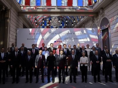 Официальные лица во время встречи в рамках саммита "Коалиции желающих" в Елисейском дворце в Париже, Франция, 27 марта 2025 года. Фото: PAP/EPA/LUDOVIC MARIN / POOL