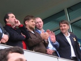 Рамзан Кадыров и Адам Делимханов на скачках. Фото Рамзан Кадыров и Адам Делимханов на скачках. Фото